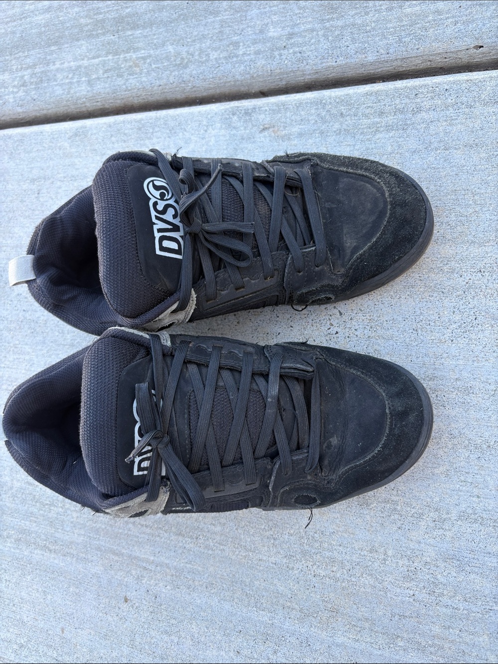 DVS Men’s Black Low-Top Lace-Up Skate Sneakers